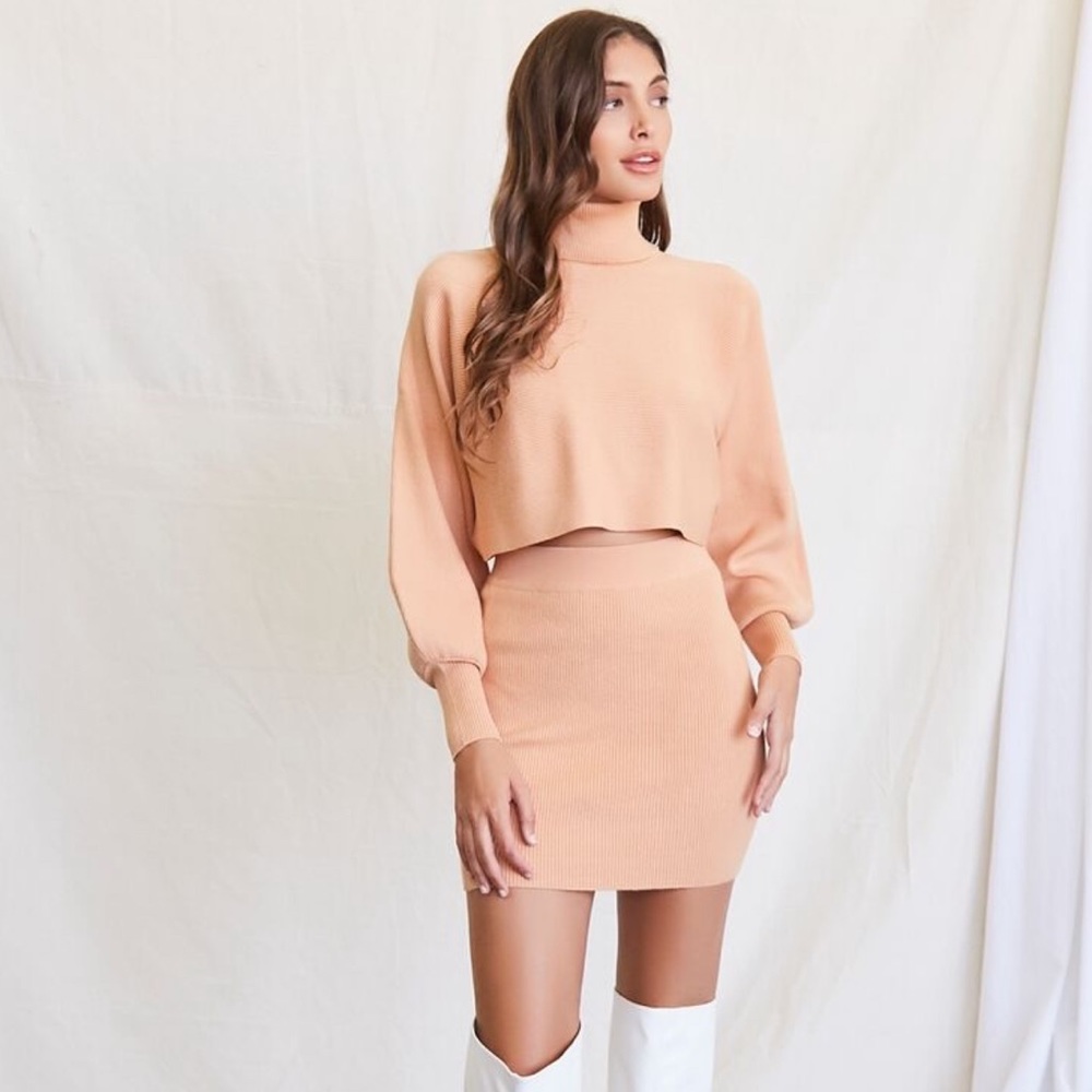 ‼️ Forever 21’s Ribbed Sweater and Mini Skirt ‼️